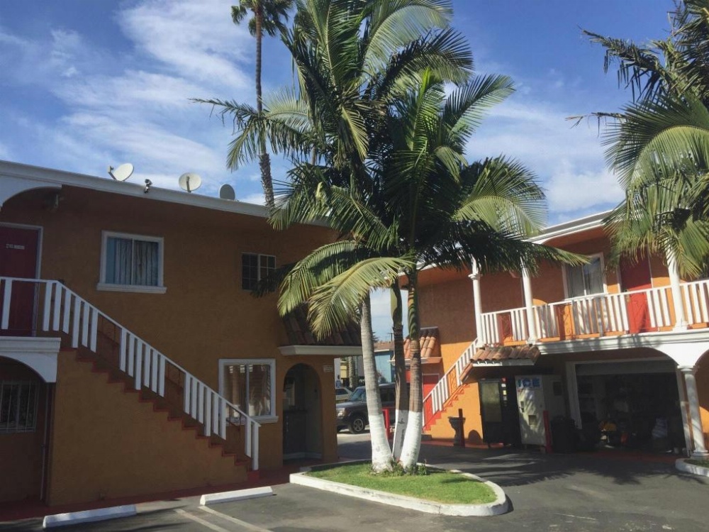 Paradise Inn & Suites